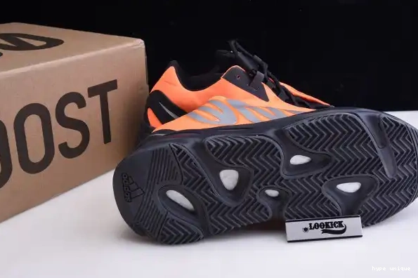hype MNVN Orange Boost Adidas FV3258 Yeezy 700 0328
